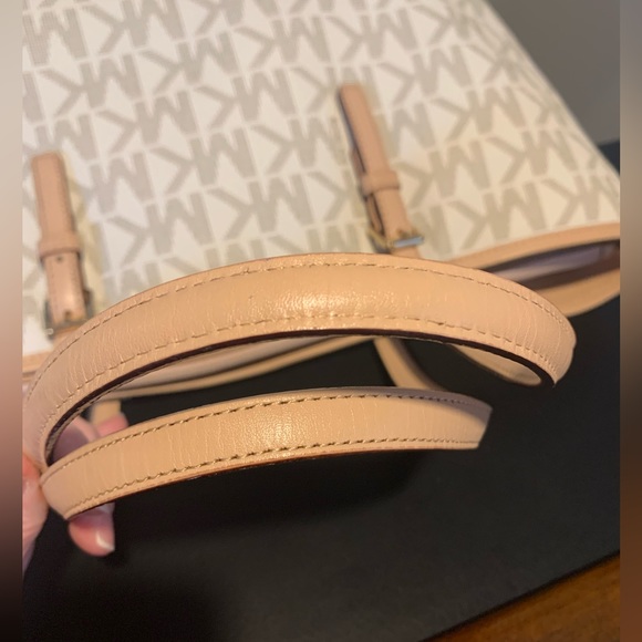 Michael Kors Jet Set Travel - Picture 5 of 16